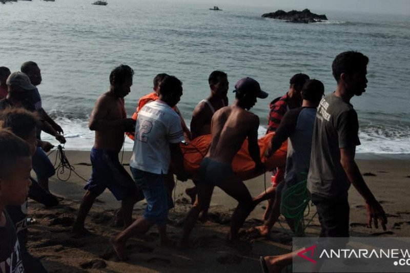 Nelayan Sukabumi yang hilang diterjang ombak laut ditemukan tewas