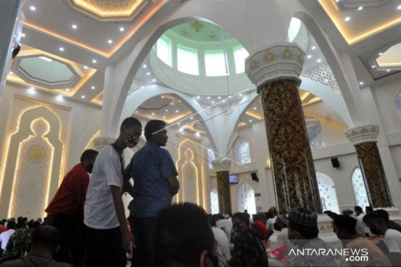 PENGGUNAAN MASJID AL-HAKIM PANTAI PADANG