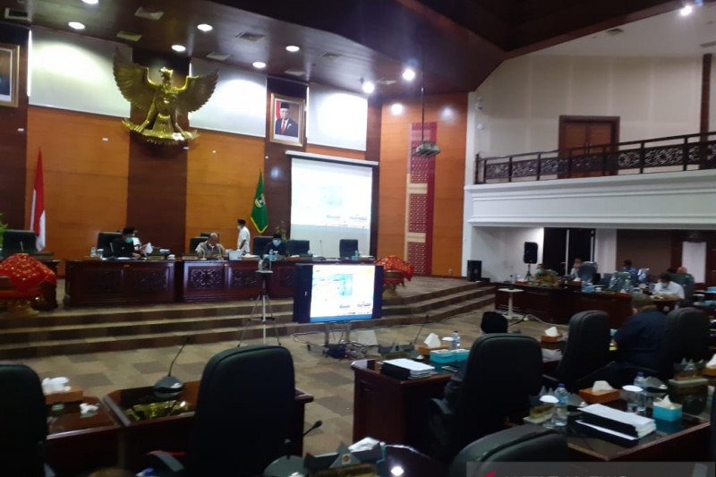Perda Kebiasaan Baru disepakati, ini sanksi warga tak kenakan masker di Sumbar