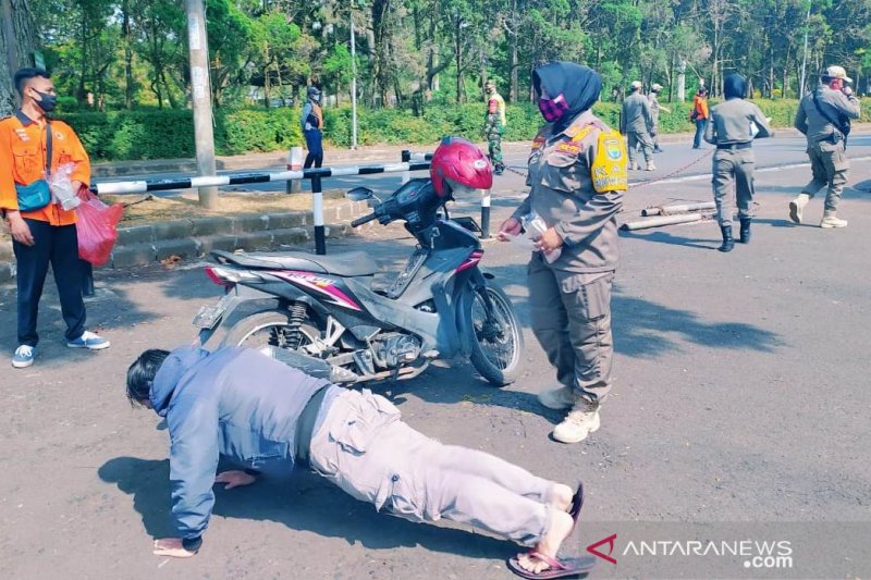 Tim Gugus Tugas COVID-19 Cianjur gelar razia masker