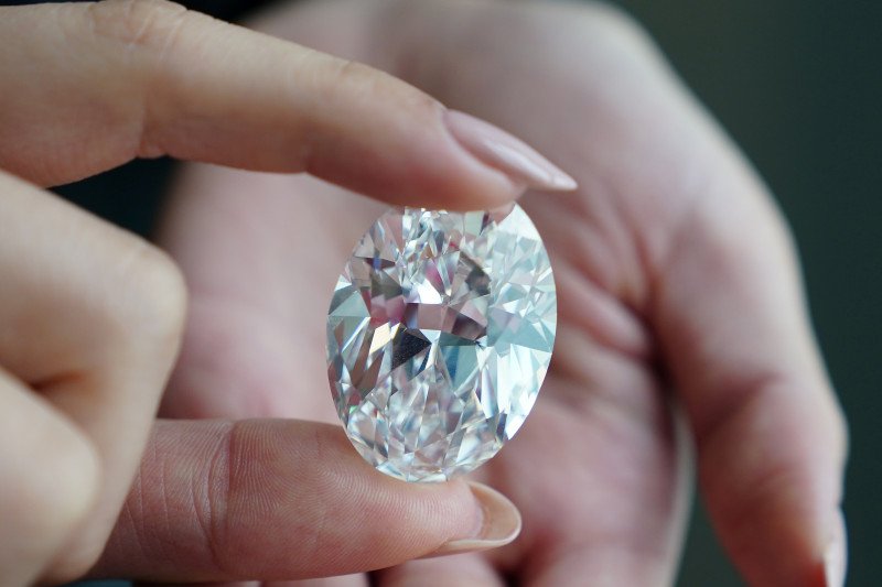 Berlian sempurna 102 karat akan dilelang mulai harga Rp180 miliar