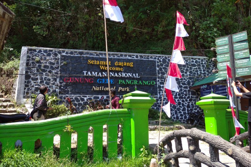 Gunung Gede Pangrango Cipanas kembali ditutup karena membludaknya pendaki