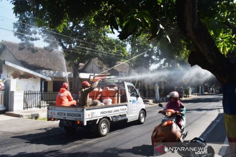 Penyemprotan Massal Disinfektan Di Madiun