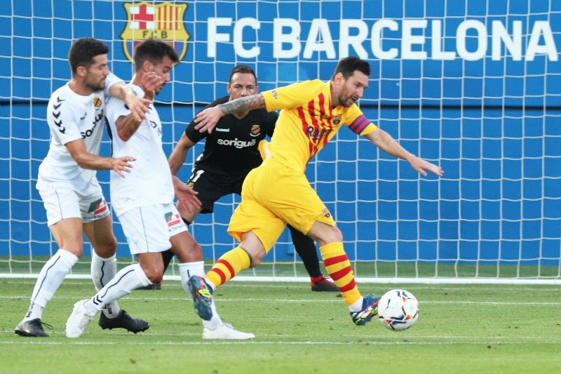 Lionel Messi jadi kapten Barcelona saat menang pada laga persahabatan