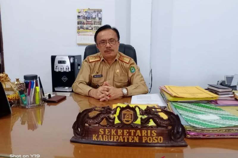 Bupati Poso berhentikan sementara satu kadesnya