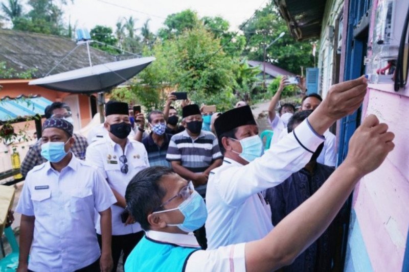Ratusan rumah tangga di Kepri terima bantuan program penerangan listrik