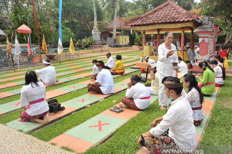 Gelar persembahyangan Galungan dengan protokol kesehatan