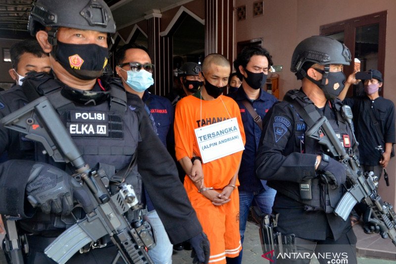 Jaksa tuntut terdakwa penusuk Syekh Ali Jaber 10 tahun penjara