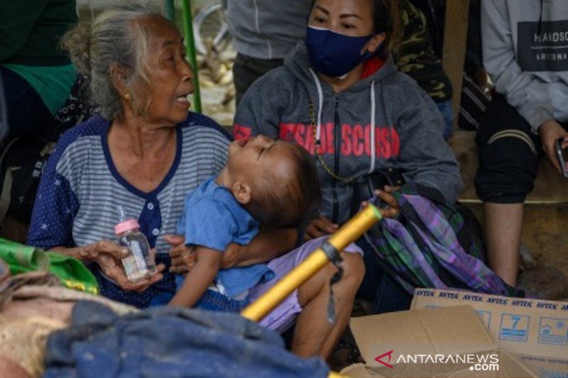 Pengungsi korban banjir bandang di Sigi