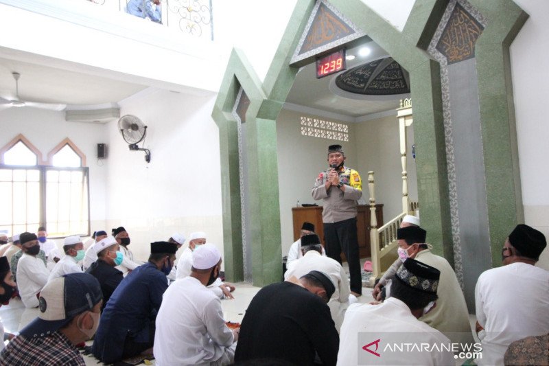 Kapolres Palu sampaikan pesan Kamtibmas melalui Safari Jumat jelang Pilkada