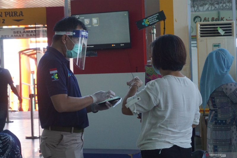 Pemeriksaan e-HAC di pelabuhan Sri Bintan Pura