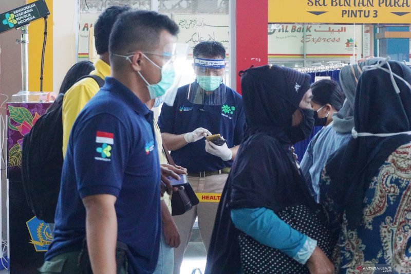 Pemeriksaan e-HAC di pelabuhan Sri Bintan Pura