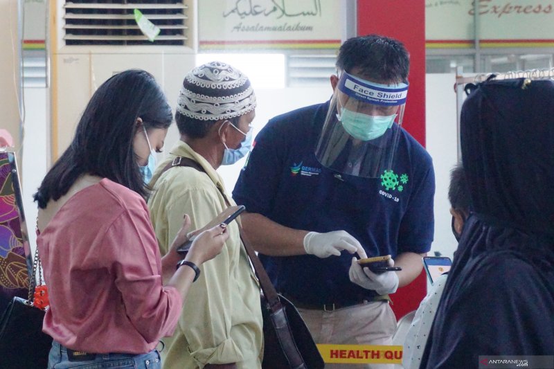 Pemeriksaan e-HAC di pelabuhan Sri Bintan Pura