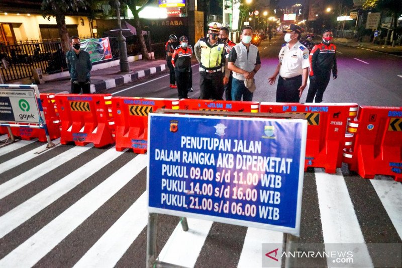 Jalan Dipatiukur Kota Bandung terancam ditutup karena kerap dipadati warga