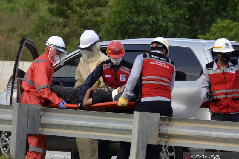 Simulasi penanganan kecelakaan di jalan tol