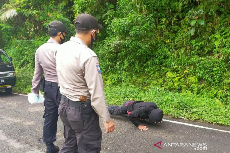 Seratusan orang terjaring dalam razia gabungan masker di Cianjur