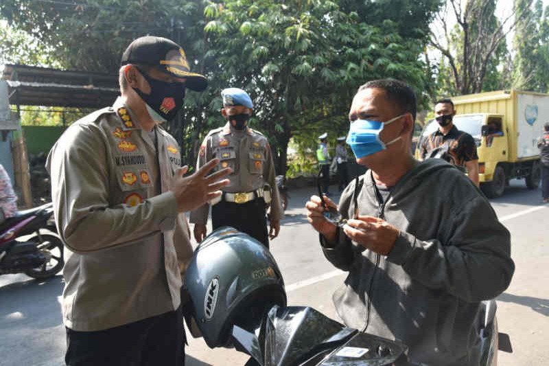 Petugas gabungan gelar operasi yustisi protokol kesehatan jaring 12.644 warga Cirebon