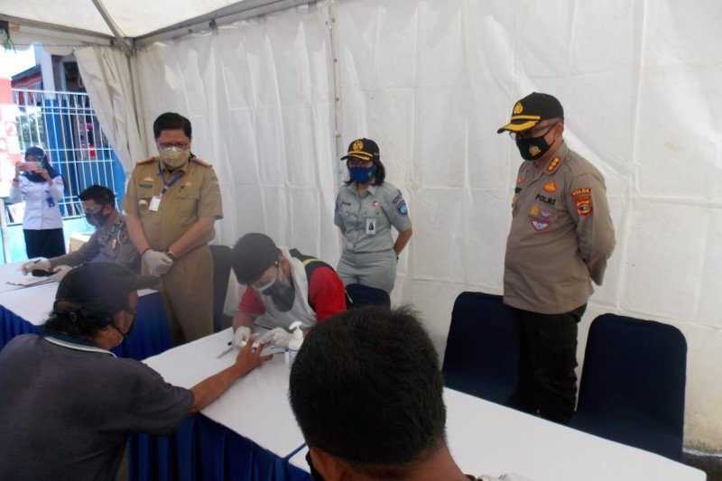 100 sopir dan kernet bus jalani tes cepat di Terminal Rajabasa