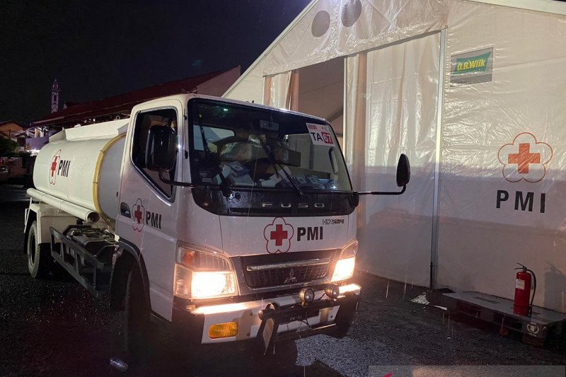 PMI pasok air bersih ke lokasi bencana banjir Sukabumi