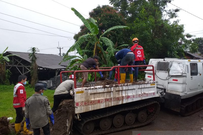 PMI kerahkan kendaraan hagglund ke lokasi banjir Sukabumi