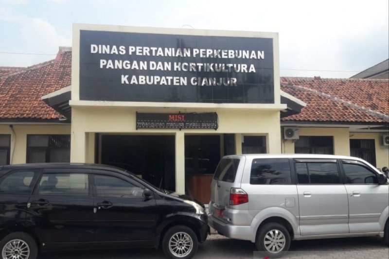 Dinas Pertanian Cianjur salurkan 77.738 kartu tani