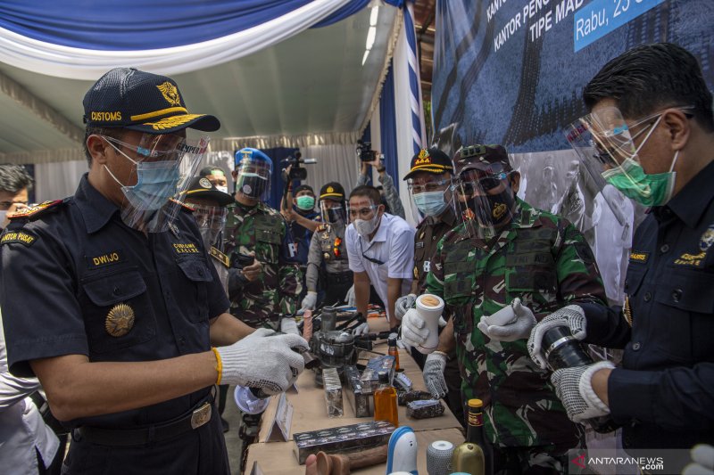 Bea Cukai Musnahkan Jutaan Batang Rokok Ilegal