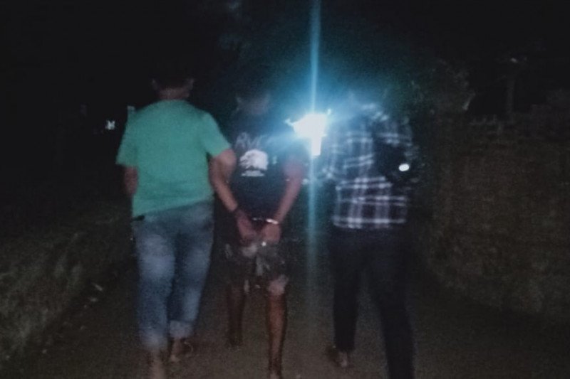 Maling polos! Suruh istri kembalikan sebagian emas curian ke korban dan langsung dibekuk polisi