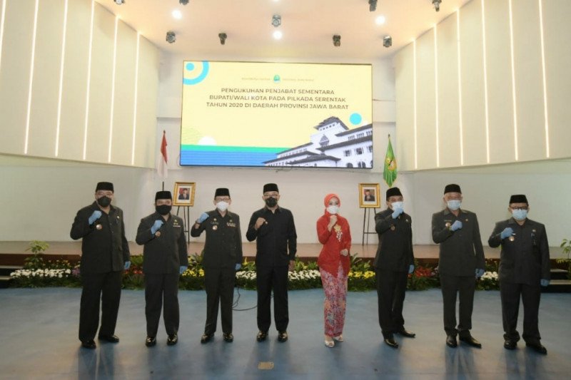 Gubernur Jabar kukuhkan tujuh penjabat sementara bupati/wali kota yang gelar Pilkada