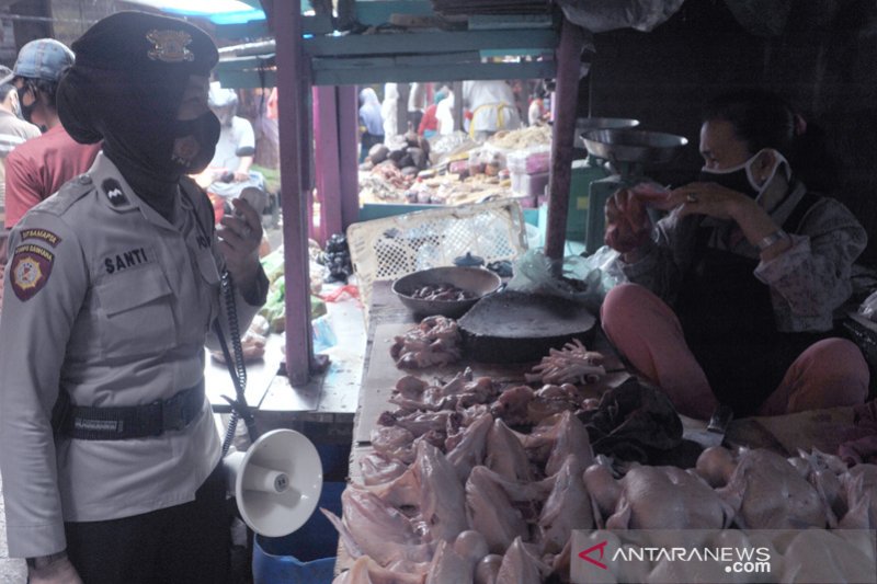 Polisi dikerahkan di seluruh Pasar Palembang awasi protokol kesehatan