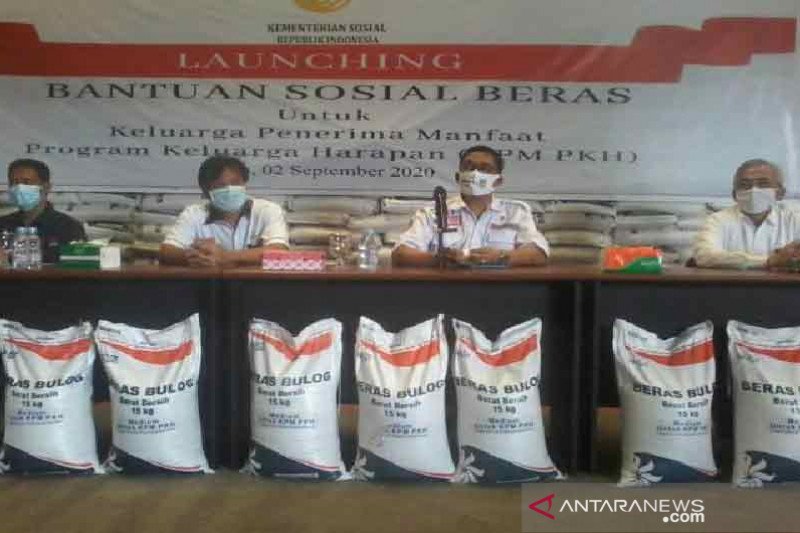 Bansos beras Kemensos dinilai bantu masyarakat hadapi pandemi COVID-19