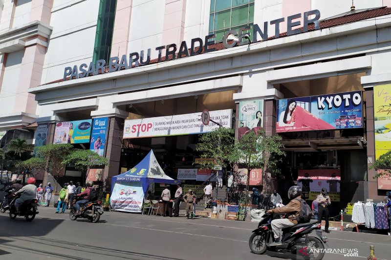 Pedagang Pasar Baru Bandung tolak penutupan jalan raya