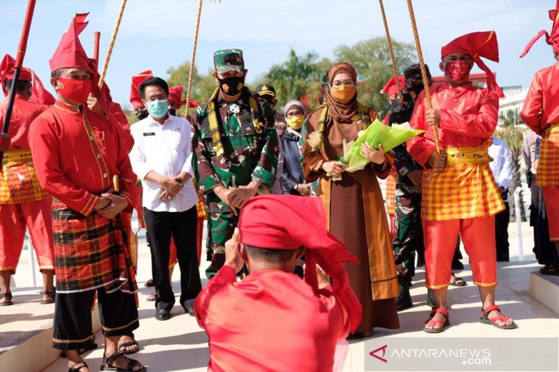 Pangdam XIV Hasanuddin diberi gelar Karaeng Tonang dari Raja Gowa