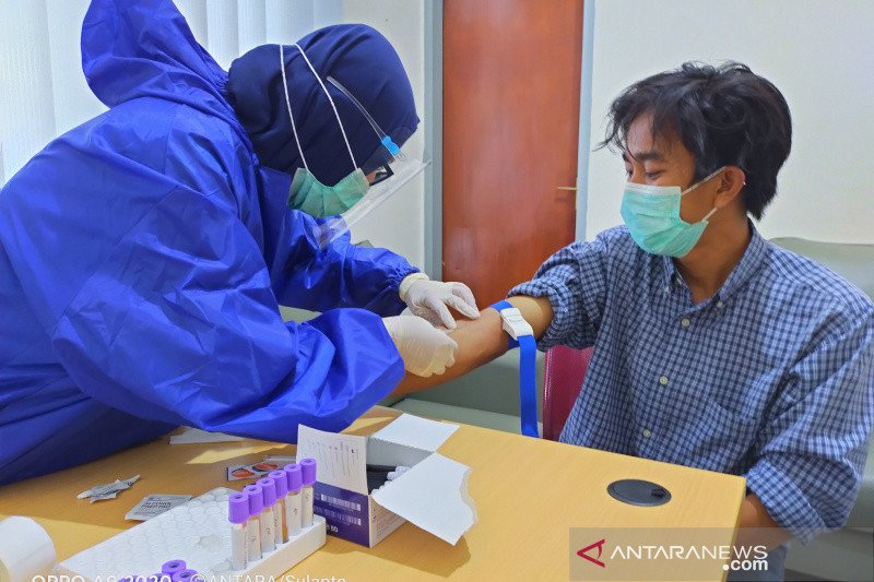 Karyawan LKBN ANTARA Sulteng rapid test COVID-19