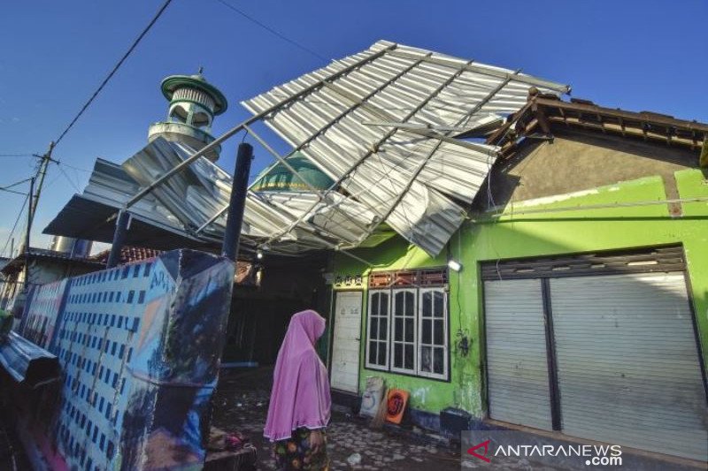 Delapan Belas Rumah Rusak akibat  Angin Puting Beliung