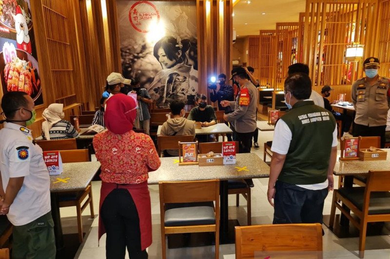 Pemkab Bekasi larang pelaku usaha kuliner layani makan di tempat