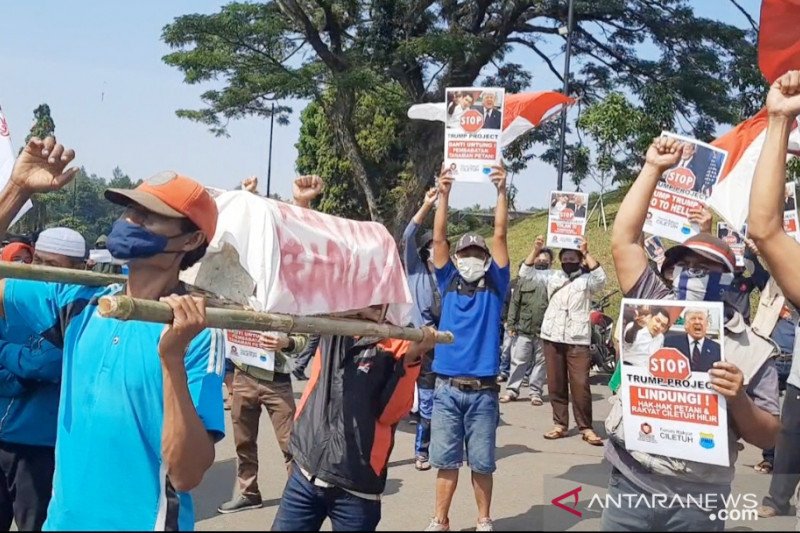 Warga Cigombong Bogor tolak rencana pembongkaran makam keramat