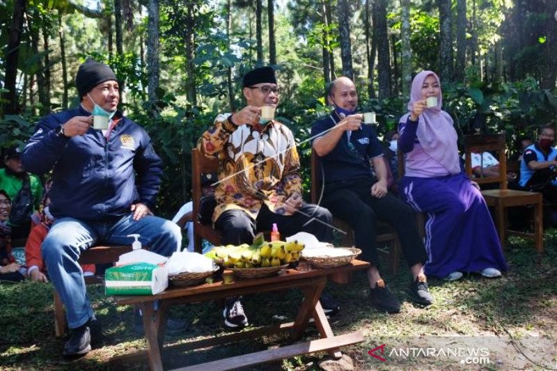 Diskusi Kopi di Kebun Kopi