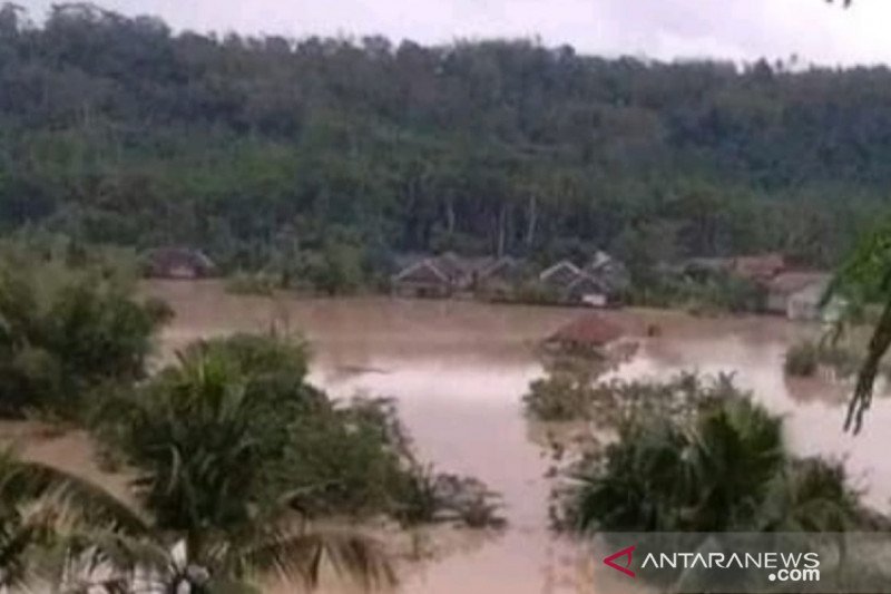 Ratusan rumah di Cianjur terendam banjir