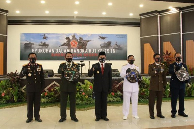 Gubernur Fatoni-Forkopimda ikuti upacara virtual HUT TNI ke- 75