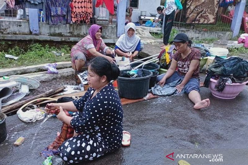 Pemkab melalui Perumdam pasok air bersih korban banjir Cianjur