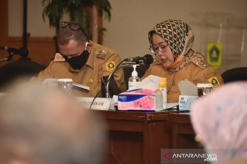 Bupati Bogor beri Dinkes sejumlah catatan terkait penanganan pandemi