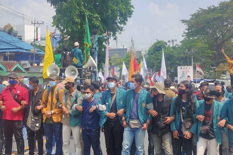 Ribuan orang di Lampung gelar aksi demo