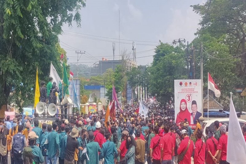 Ribuan orang di Lampung gelar aksi demo