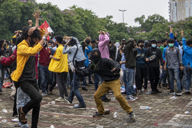 Aksi Tolak Omnimbus Law di Palembang Berakhir Ricuh