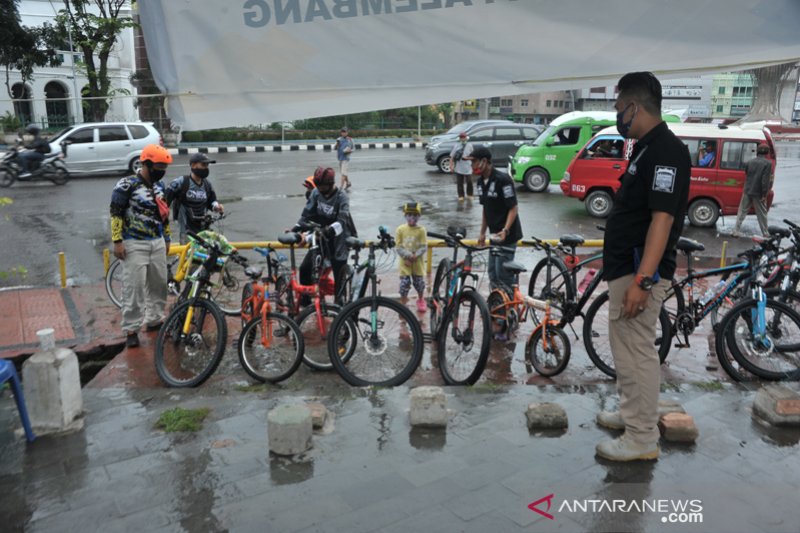 Rest area bagi pesepeda akhir pekan di Palembang