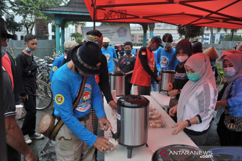 Rest area bagi pesepeda akhir pekan di Palembang