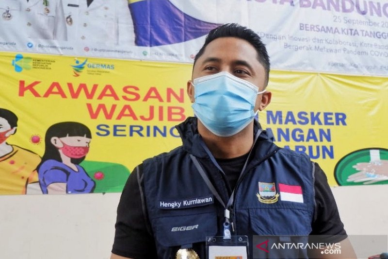 Jadi relawan, Hengky Kurniawan mendapat vaksinasi COVID-19