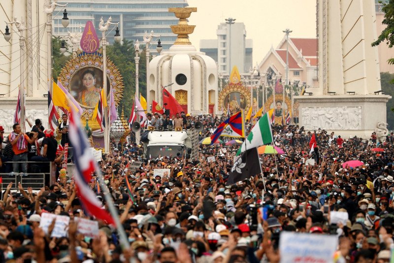 Thailand padamkan aksi protes dengan larangan kumpul dan siarkan berita