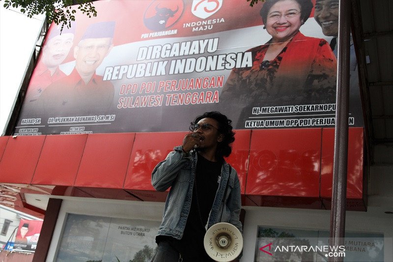 MAHASISWA MEMINTA PDI PERJUANGAN DAN GOLKAR TOLAK UU CIPTA KERJA