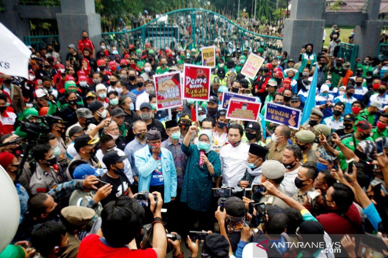 Bupati Bogor temui pendemo redam aksi ribuan buruh